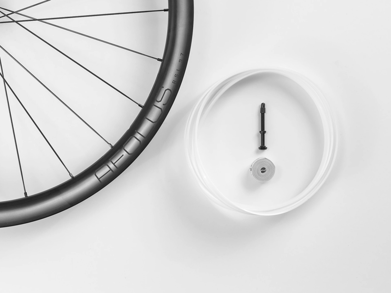 Bontrager Aeolus RSL 37mm TLR Disc 700c 24H Road Wheel Black-5